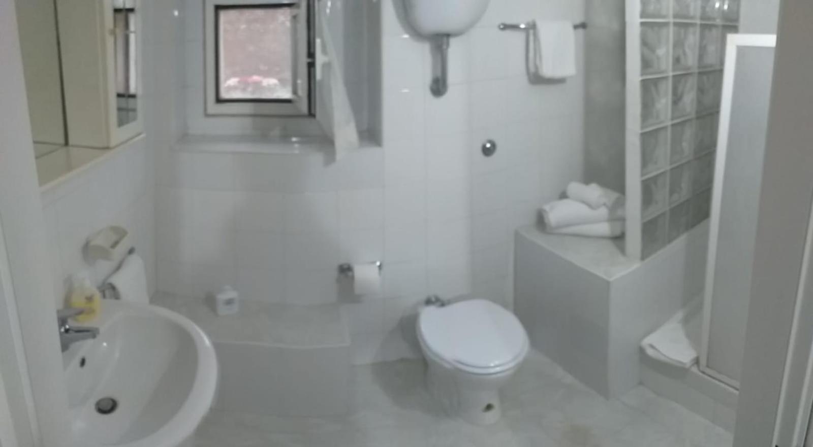 شقة Garden Basement - Seminterrato Max 4 Ospiti - Fiumicino Vicino Aeroporto E Fiera المظهر الخارجي الصورة